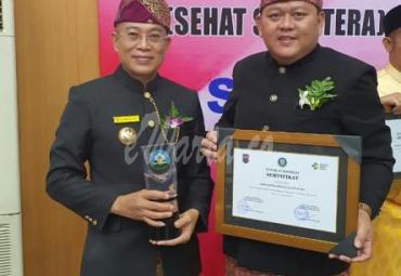 Bupati Bengkulu Selatan, Gusnan Mulyadi di dampingi Kepala Dinas Kesehatan, Siswanto
