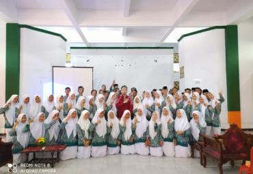 Pemateri Katim Medsos Bid Humas Polda Bengkulu, Brigpol Alfalino, SH