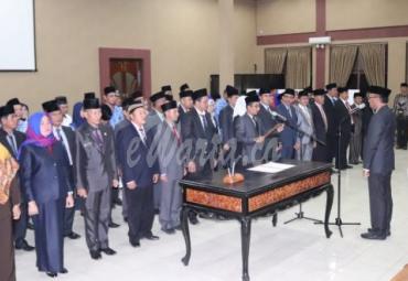 Pengambilan sumpah dan jabatan Eselon II, III dan IV pada 90 Aparatur Sipil Negara (ASN) di lingkungan Pemkot Bengkulu, Rabu (27/11) malam.