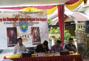 Reses anggota Dewan Kota Bengkulu, Sasman Janalis dan Bambang Hermanto, Kamis (5/12).