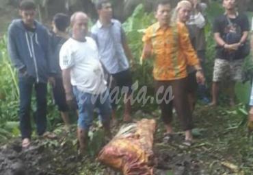 Setelah dilakukan penggalian, korban (Wina) ditemukan meninggal dalam kondisi kaki terikat 