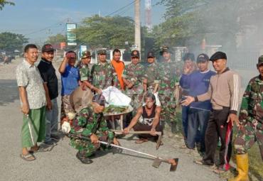 Kegiatan kebersihan Koramil 1403-12 Sawerigading Bone-Bone.