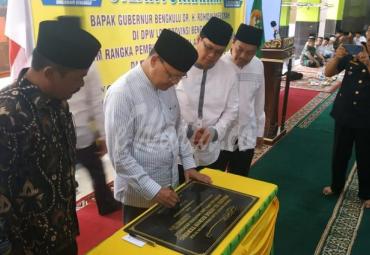 Gubernur Bengkulu (Dr. H. Rohidin Mersyah) resmikan Masjid Al-Huda LDII di Jalan Tebeng Kota Bengkulu, Minggu (29/12).