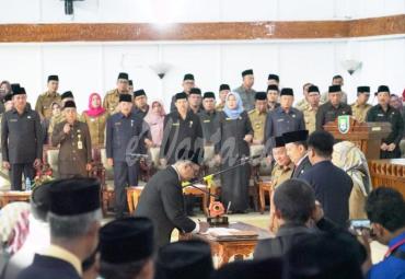 Pengambilan sumpah dan jabatan.