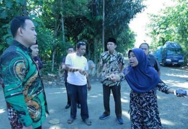 Waka I dan anggota DPRD Kota Bengkulu turun langsung ke lokasi tempat penampungan barang bekas, Senin (06/1/2020).
