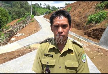 Kepala Desa Batu Beriang Endang Wijaya, jalan mulus seperti ini kami diidam-idamkan sudah sejak lama. 