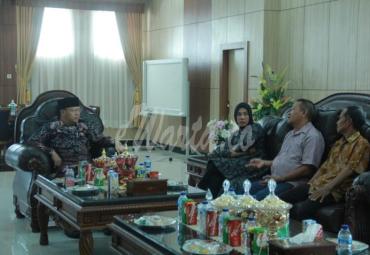 Gubernur Bengkulu Rohidin Mersyah menerima perwakilan masyarakat terkait ganti rugi tanah untuk Pembangunan Jalan Tol. 