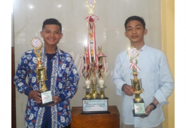 Tiga mahasiswa IAIN berhasil sabet Piala Bergilir Rektor Unihaz, Rohimaz. 