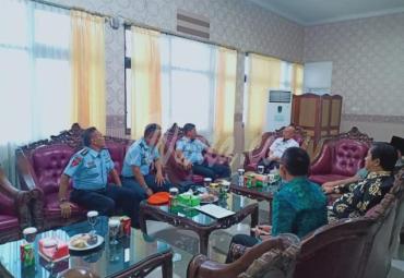 Bupati Bengkulu Selatan, Gusnan Mulyadi terima kunjungan Danlanud SMH Palembang.