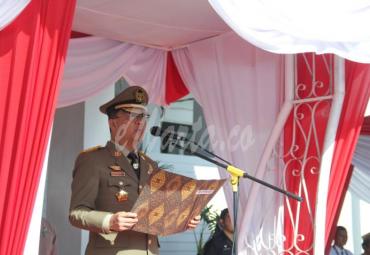 Gubernur Bengkulu Rohidin Mersyah menjadi inspektur upacara peringatan Hari K3 di lapangan kantor Gubernur, Selasa (11/2).