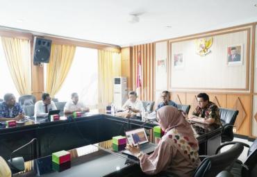 Wakil Gubernur Bengkulu Dedy Ermasyah memimpin Rapat Bersama Perbankan Dalam Rangka Mensukseskan Program Kopi Bengkulu di Ruang Rapat Rafflesia Pemda Provinsi Bengkulu, Rabu (26/2).