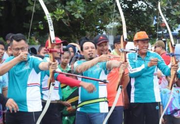 Turnamen panahan Walikota Cup yang dibuka langsung oleh Wakil Walikota Bengkulu Dedy Wahyudi.