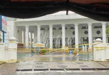 Masjid AT-TAQWA Kota Bengkulu di pasangi polisline.