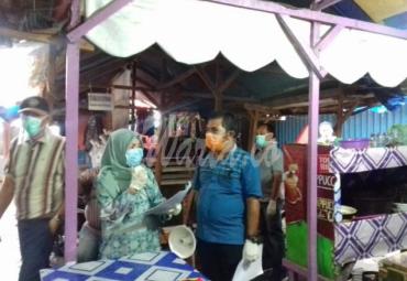 Kadis Perindag kota Bengkulu, Dewi Dharma memimpin dan turun langsung ke pasar tradisional.