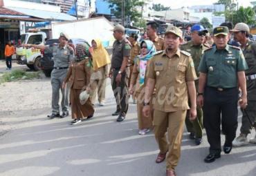Wawali turun langsung memantai penertiban pedagang pasar Panorama.