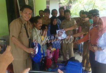 Bupati Mukomuko Choirul Huda disambut riang oleh warga Ranah Karya.