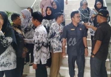Guru dan tenaga pendidikan di Seluma hearing bersama DPRD Seluma.