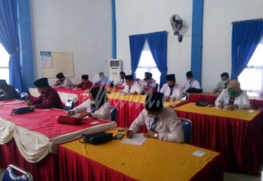 sebanyak 43 peserta (PNS,red) mengikuti seleksi penulisan makalah di aula BKPP Kota Bengkulu.