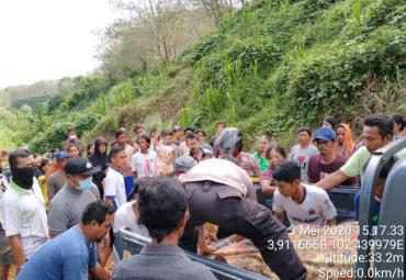 Korban ditemukan meninggal dunia saat di evakuasi warga dan kepolisian Sektor Sukaraja.
