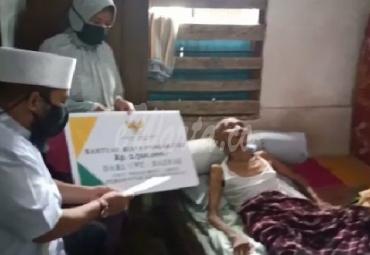 Semoga cepat sembuh agar bisa beribadah lagi lancar seperti biasa. Sekarang banyak-banyak istirahat, istighfar dan dzikir,” ujar Helmi.