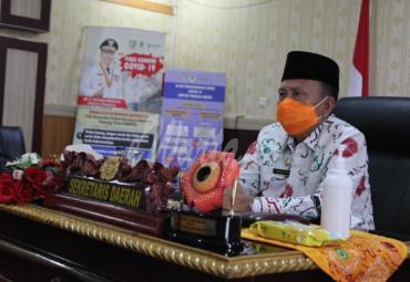 Sekda Provinsi Bengkulu Hamka Sabri, usai mengikuti Rakor Persiapan Pelaksanaan Pilkada Serentak Bersama Menteri Dalam Negeri, KPU dan Bawaslu se-Indonesia (Virtual Meeting), di Ruang VIP Pola Provinsi Bengkulu, Jum'at (05/06).