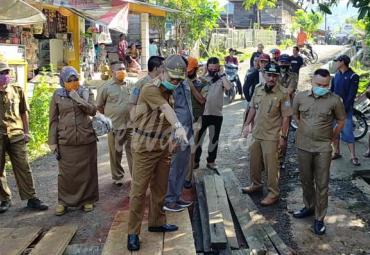  Bundra Jaya bersama pimpinan DPRD Seluma lakukan sidak jembatan putus di Kelurahan Puguk.