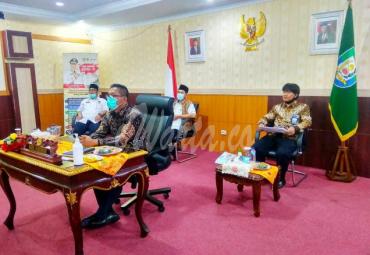 Rapat Koordinasi dan Diskusi Interaktif Bersama Seluruh Gubernur se- Indonesia melalui virtual meeting, bertempat di Ruang Pola Provinsi Bengkulu, Rabu (24/6).