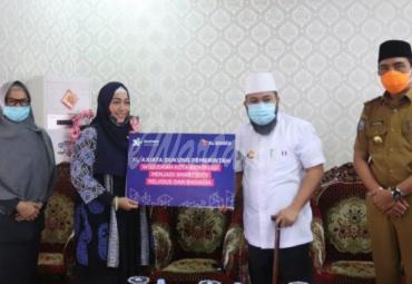 Penyerahan CSR dari PT XL Axiata ini dihadiri Kepala Sekolah Menegah Pertama (SMP) se – Kota Bengkulu dan perwakilan beberapa kelompok nelayan Kota Bengkulu.
