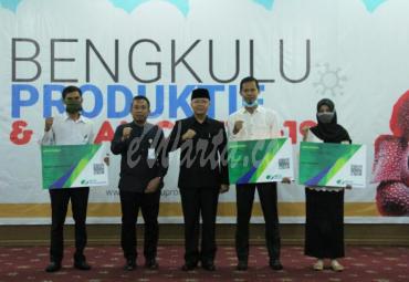 Penyerahan simbolis kartu BPJS 