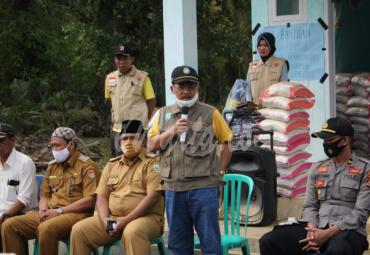 Penyaluran bantuan beras Pemprov