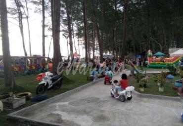Pantai Pandan Wangi Mulai Ramai Dikunjungi Wisatawan