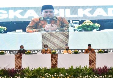 Anggota Bawaslu Mochammad Afifuddin menjadi narasumber dalam diskusi Penyelenggaraan Pilkada Serentak 2020 pada masa Pandemi Covid 19 yang diselenggarakan DPP Partai Golkar di Jakarta, Minggu (30/8/2020). Foto : Humas Bawaslu RI