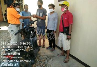 terduga pelaku yakni Yuda dan Yudo yang sempat diamankan dan dilakukan interogasi pada hari Kamis tanggal 17 September 2020 pukul 23.40 Wib di Polsek Teras Terunjam kemudian diserahkan kepada pihak keluarga dalam keadaan sehat Jasmani dan Rohani.