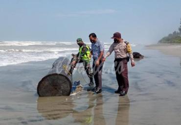 Kayu yang menghimpit korban