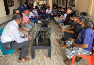 silaturahmi dengan Kapolres Lutra, AKBP Agung Danargito diwakili Kasat Intel didampingi Kasubbag Humas Polres Lutra, Iptu Muh Latief
