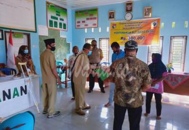 Penyaluran BLT-DD di Desa Lubuk Sanai
