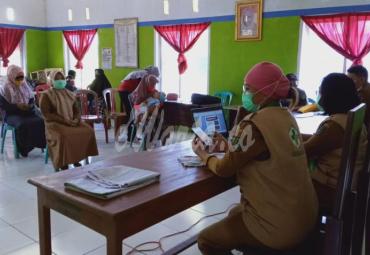 Sosialisasi Bahaya HIV dan AIDS di Desa Mekar Sari Jaya
