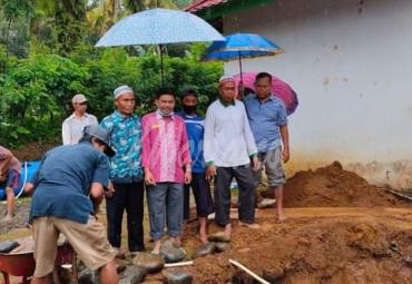 peletakan batu pertama pembangunan Masjid Al-Islah di Desa Lubuk Mukti Kecamatan Penarik Kabupaten Mukomuko, Kamis (08/10/20).