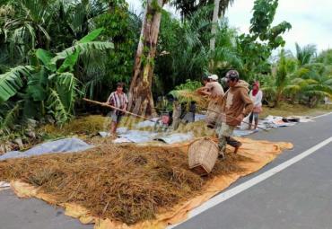 Hasil panen warga yang rusak akibat banjir
