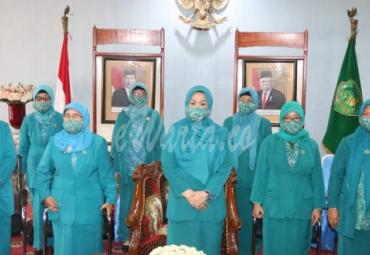 Pelantikan Pengurus Tim Penggerak PKK Pusat Masa Bakti 2020-2024 secara daring, di Balai Kota, Rabu (11/11/2020) pagi.