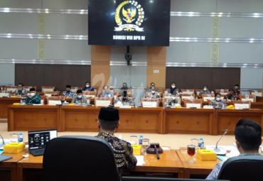  Menteri Agama Fachrul Razi saat rapat kerja bersama Komisi VIII DPRI di Jakarta, Rabu (18/11). 
