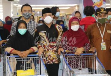 Puluhan Janda di Kota Bengkulu Dapat Belanja Gratis