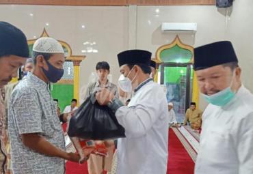 Plt Walikota Berikan Stimulan untuk Guru Ngaji, Rubiyah dan Penggali Kubur