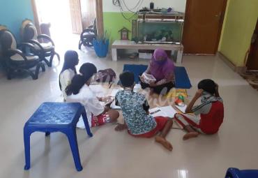 Proses belajar mengajar yang dijalani Fujiastuti