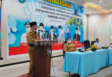 Sekretaris Daerah Provinsi Bengkulu Hamka Sabri saat membuka Sosialisasi Forum Sinergi Nasional Strategi Program Pencegahan, Pemberantasan Penyalahgunaan dan Peredaran Gelap Narkoba (P4GN), Senin (23/11/2020).