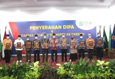 Pelaksana Tugas (Plt) Gubernur Bengkulu H. Dedy Ermansyah saat membuka kegiatan Penyerahan Daftar Isian Pelaksana Anggaran (DIPA) dan Rincian Alokasi Transfer ke Daerah dan Dana Desa (TKDD) Tahun 2021