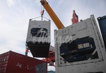 Suasana aktivitas di Pelabuhan Tanjung Priok, Jakarta, Minggu (15/11/2020). Kementerian Perdagangan menyatakan Kerja Sama Ekonomi Komprehensif Regional atau Regional Comprehensive Economic Partnership (RCEP) yang ditandatangani pada (15/11/2020) diharapkan meningkatkan ekspor Indonesia ke dunia sebesar 7,2 persen.
