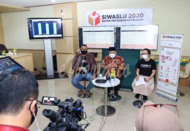Suasana jumpa pers hasil pengawasan pemungutan dan penghitungan suara Pilkada 2020 di Media Center Bawaslu Jakarta, Rabu (9/12/2020)/foto: Bhakti Satrio (Humas Bawaslu RI).