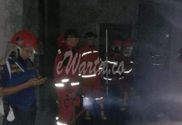 Dinihari, Damkar Kota Bengkulu Padamkan Kebakaran di Lingkar Timur