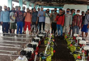 Nelayan Kota Bengkulu Terima Bantuan Mesin Kapal BBG dari Pemerintah